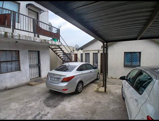 8 BEDROOM HOUSE FOR SALE IN OLIEVENHOUTBOSCH